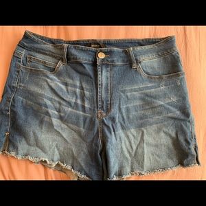 Women’s forever 21 denim shorts